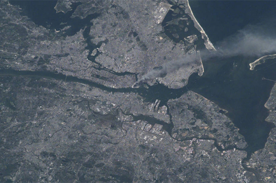 Теракты 11 сентября — вид из космоса: NASA рассекретило уникальные кадры