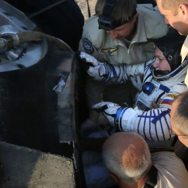 Космонавты с МКС приземлились в степях Казахстана
