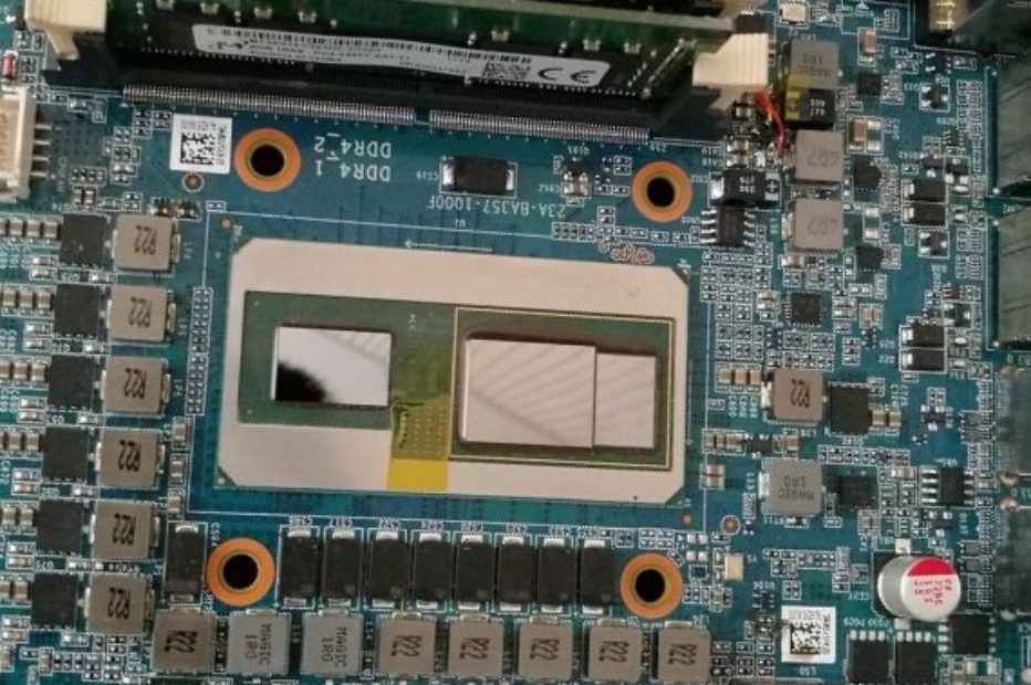 Разглядываем фотографию нового процессора Intel с графикой AMD