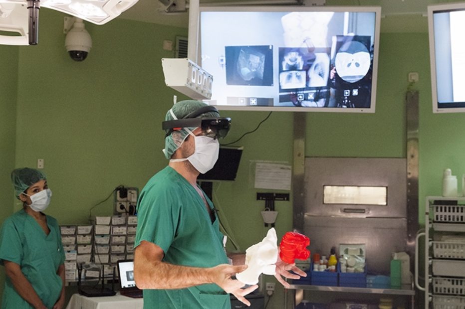 Хирурги берут на вооружение очки Microsoft HoloLens
